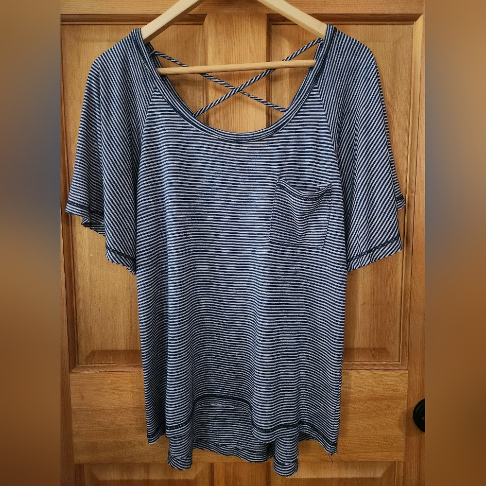 Blu Pepper Medium Top Blue and white striped.